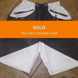 🚫SOLD🚫Fortè Grey leather shorts M
